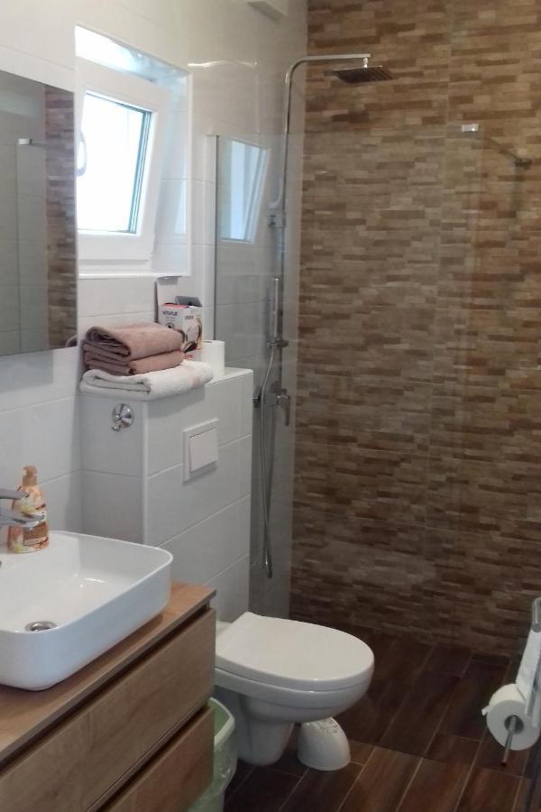 Family Friendly Apartments With A Swimming Pool Supetarska Draga - Donja, Rab - 2019 外观 照片