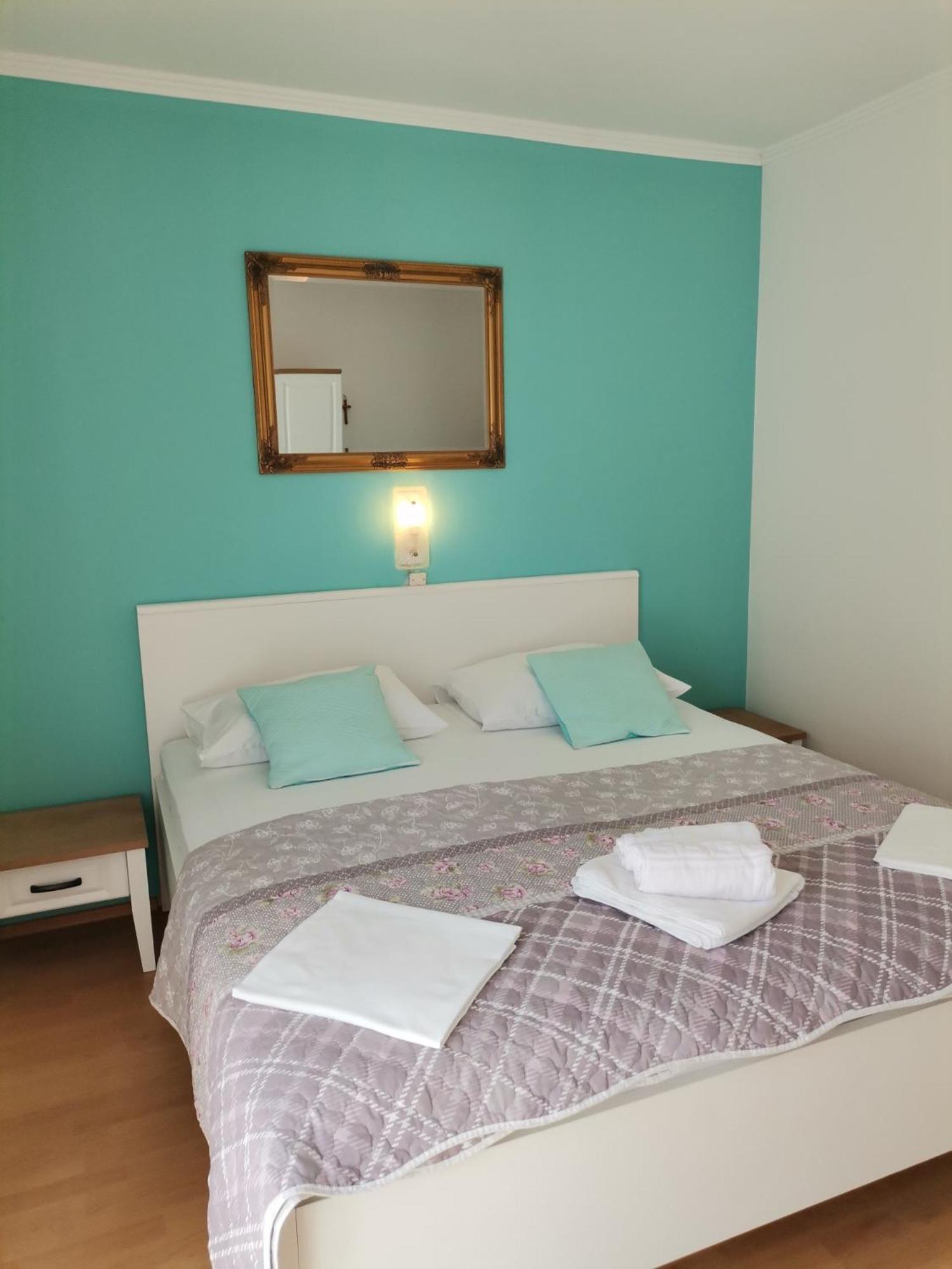 Family Friendly Apartments With A Swimming Pool Supetarska Draga - Donja, Rab - 2019 客房 照片